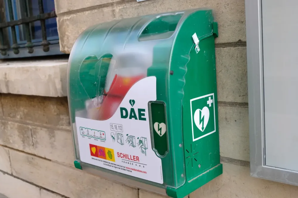 Défibrillateur DEA / DAE à Saint-Denis
